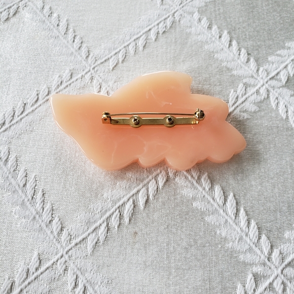 Vintage brooch.  Some form of plastic.  Engraved flower. - Picture 4 of 6